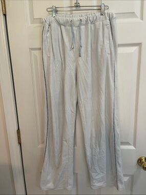 Women’s Light Gray Drawstring Lounge Pants by Bellagio. Size lg